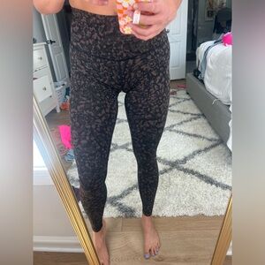 Lululemon wunder under leggings size 4